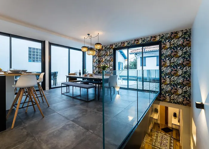 Bloomy - * ביאריץ